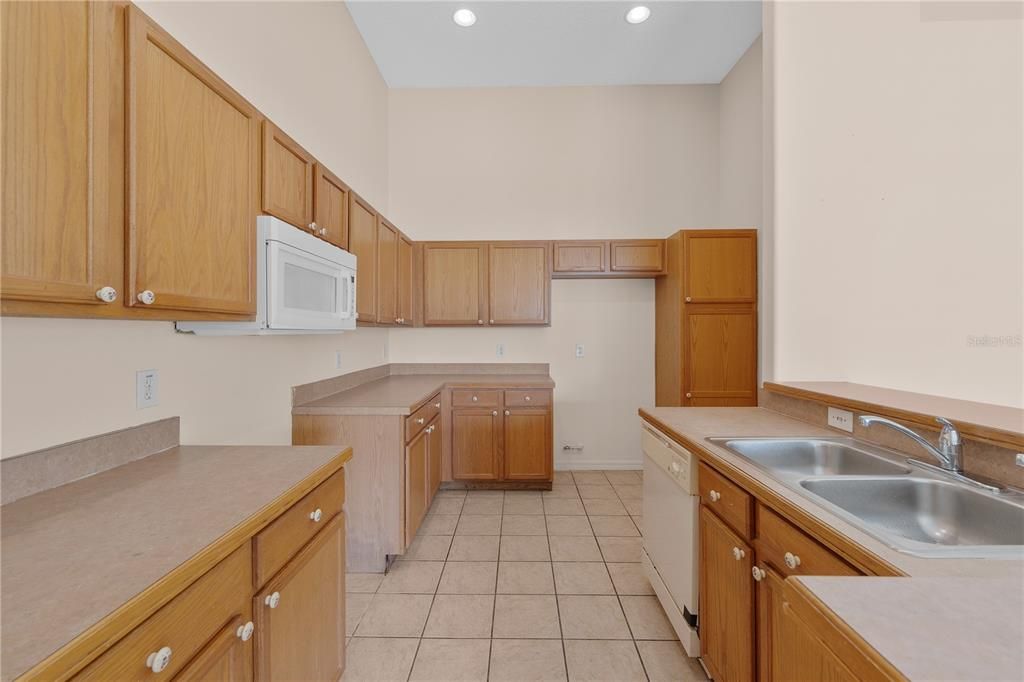 For Rent: $2,000 (3 beds, 2 baths, 1312 Square Feet)