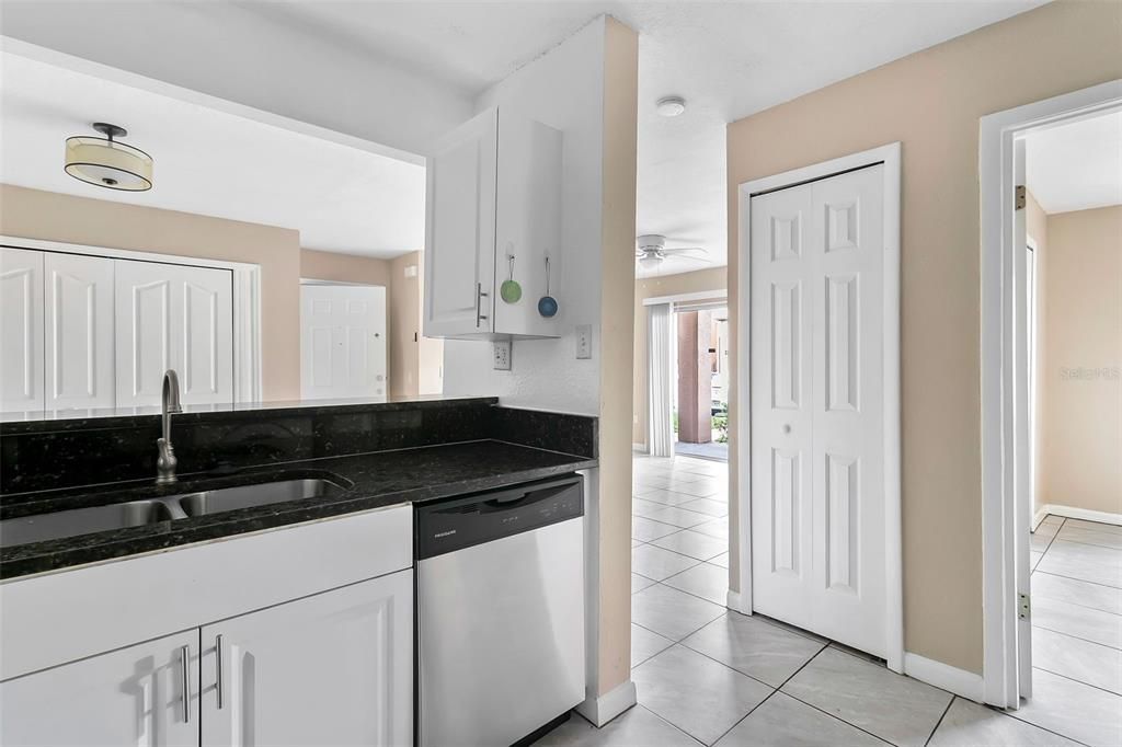 For Rent: $1,500 (2 beds, 2 baths, 934 Square Feet)