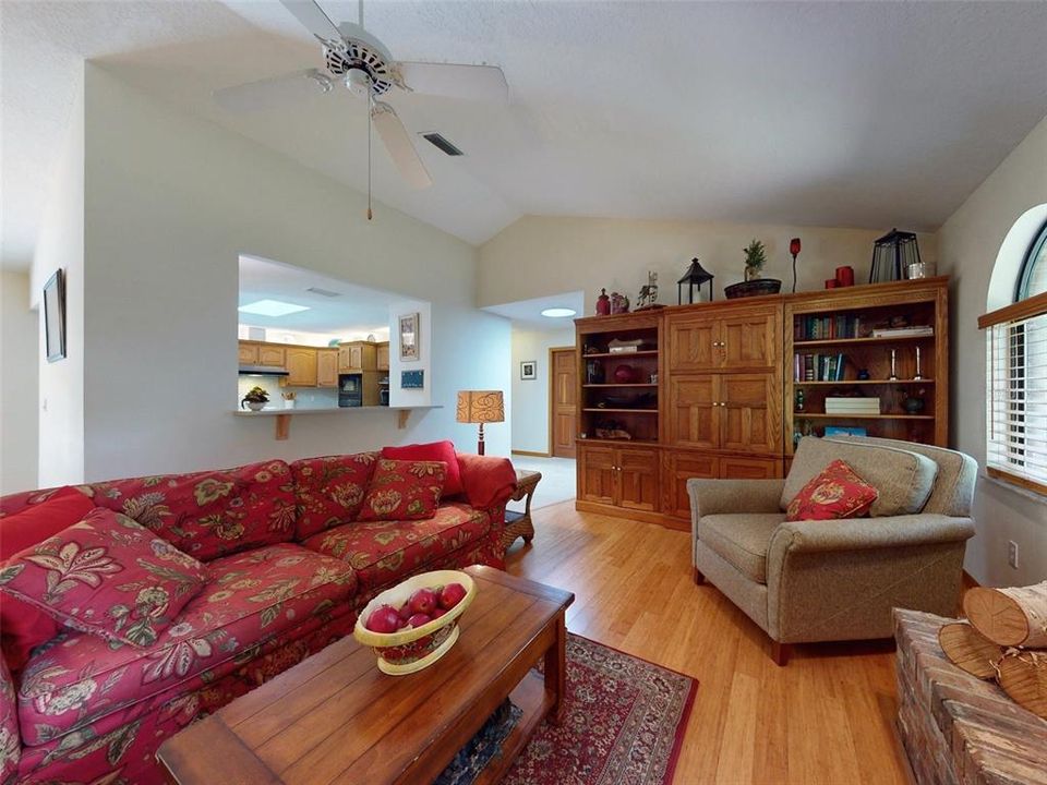 Family room w wood floors