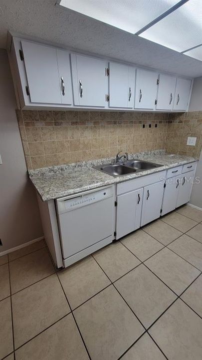 For Rent: $1,700 (3 beds, 2 baths, 1310 Square Feet)