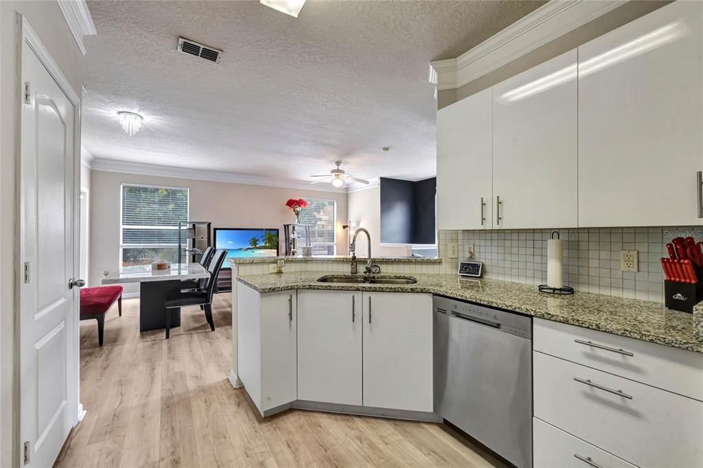 For Sale: $234,990 (2 beds, 2 baths, 1099 Square Feet)