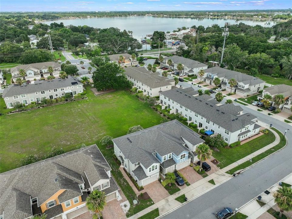 Brighton Park is centrally located for easy access to everything Orlando has to offer - Lake Conway, Downtown Orlando, Orlando International Airport, theme parks, shops, restaurants and so much more!