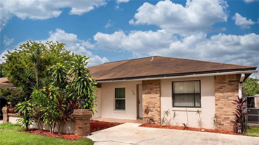 For Sale: $240,000 (2 beds, 2 baths, 956 Square Feet)