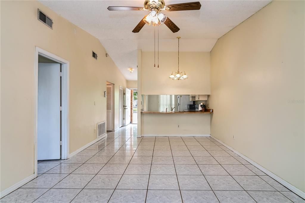 For Sale: $240,000 (2 beds, 2 baths, 956 Square Feet)