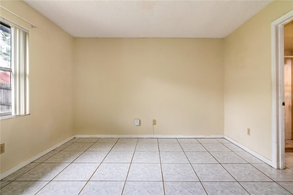 For Sale: $240,000 (2 beds, 2 baths, 956 Square Feet)