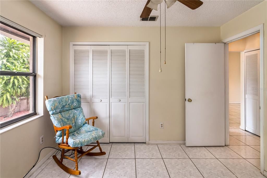 For Sale: $240,000 (2 beds, 2 baths, 956 Square Feet)