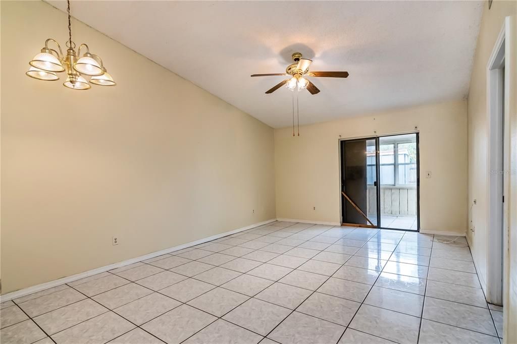 For Sale: $240,000 (2 beds, 2 baths, 956 Square Feet)