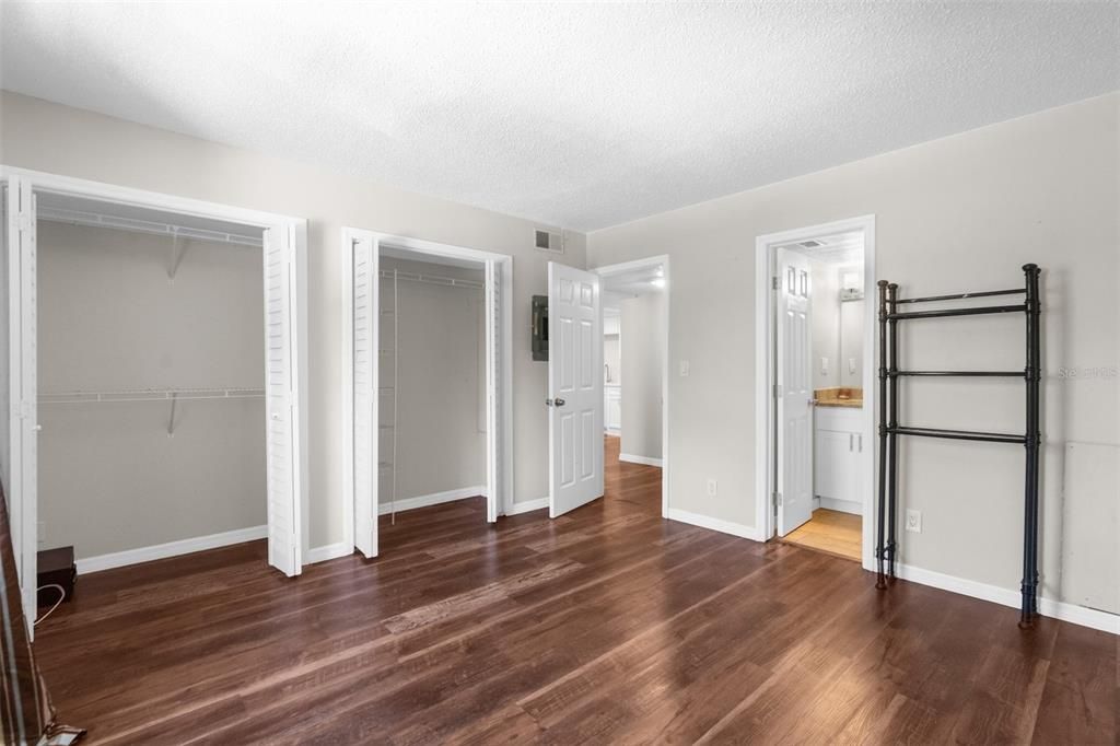 For Sale: $95,000 (1 beds, 1 baths, 678 Square Feet)
