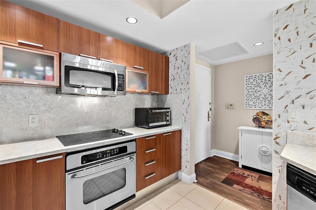 For Sale: $364,999 (2 beds, 2 baths, 1843 Square Feet)