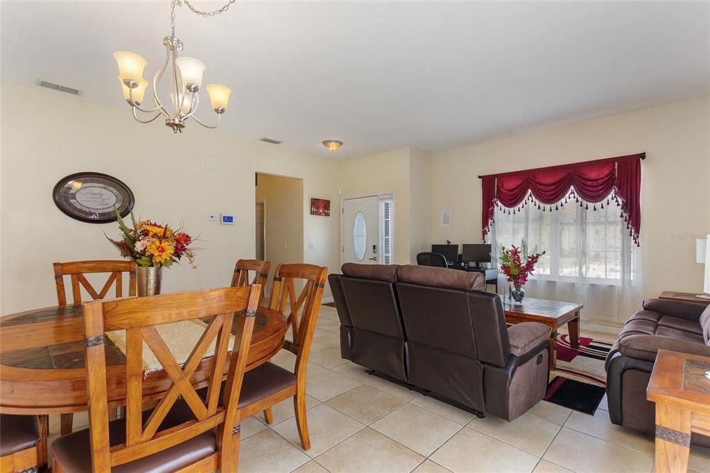 FORMAL DINING ROOM AREA!