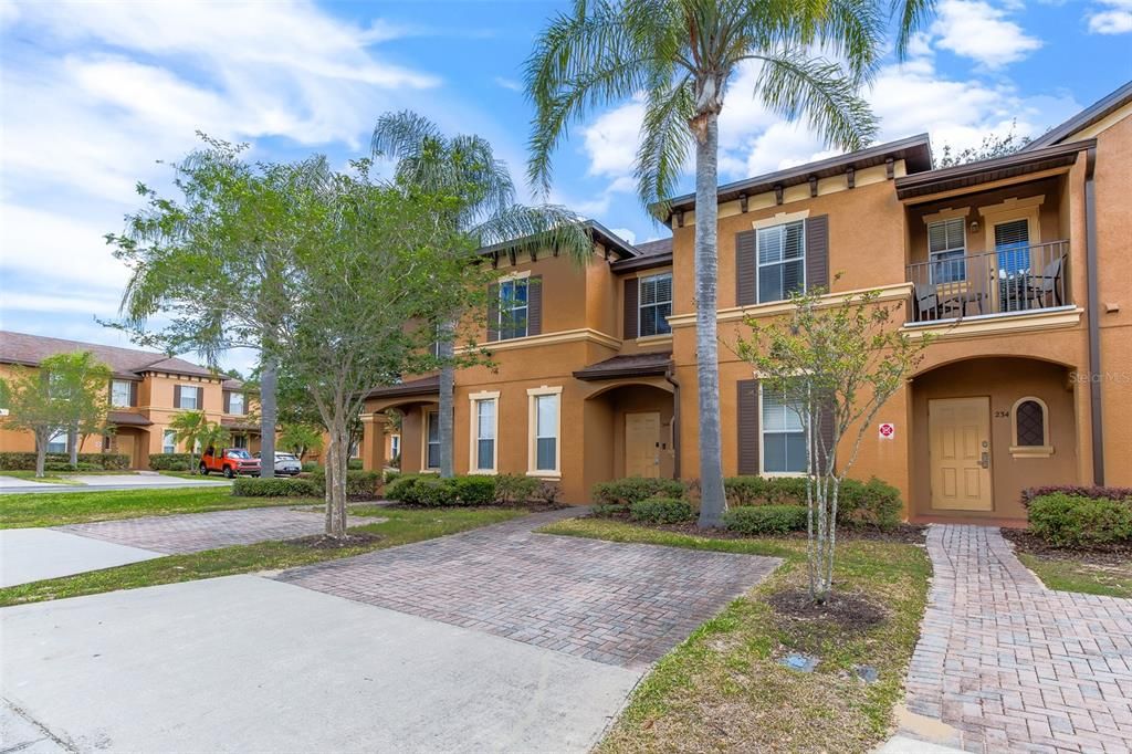 Regal Palms at Highland Reserve in Davenport is an AMAZING 24-HOUR GUARD GATED COMMUNITY with unbelievable *RESORT-STYLE* amenities zoned for SHORT TERM RENTALS!