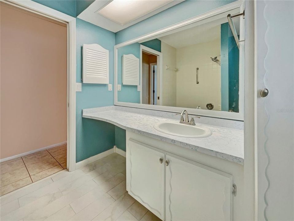 For Sale: $355,000 (2 beds, 2 baths, 1327 Square Feet)