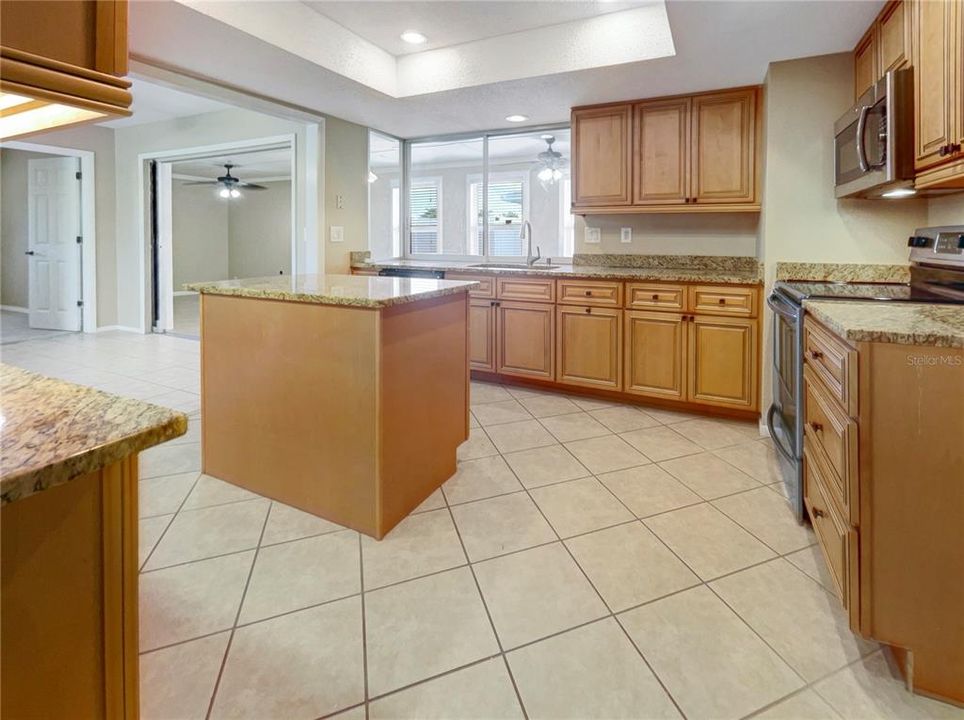 For Sale: $355,000 (2 beds, 2 baths, 1327 Square Feet)