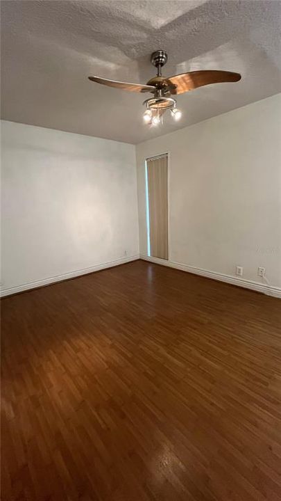 For Sale: $215,000 (2 beds, 1 baths, 1080 Square Feet)