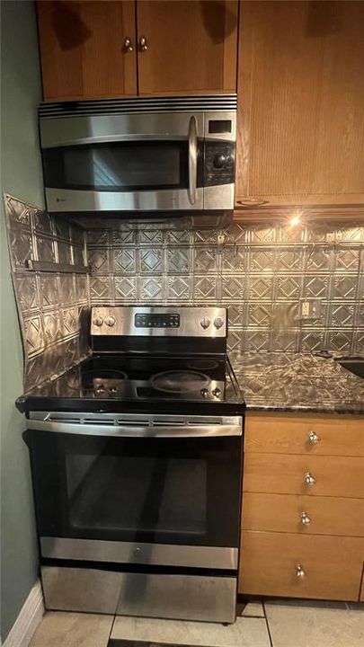 For Sale: $215,000 (2 beds, 1 baths, 1080 Square Feet)