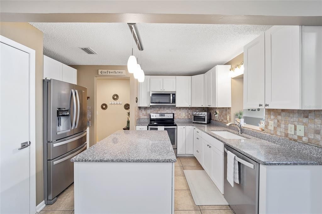 For Sale: $264,900 (2 beds, 2 baths, 1775 Square Feet)