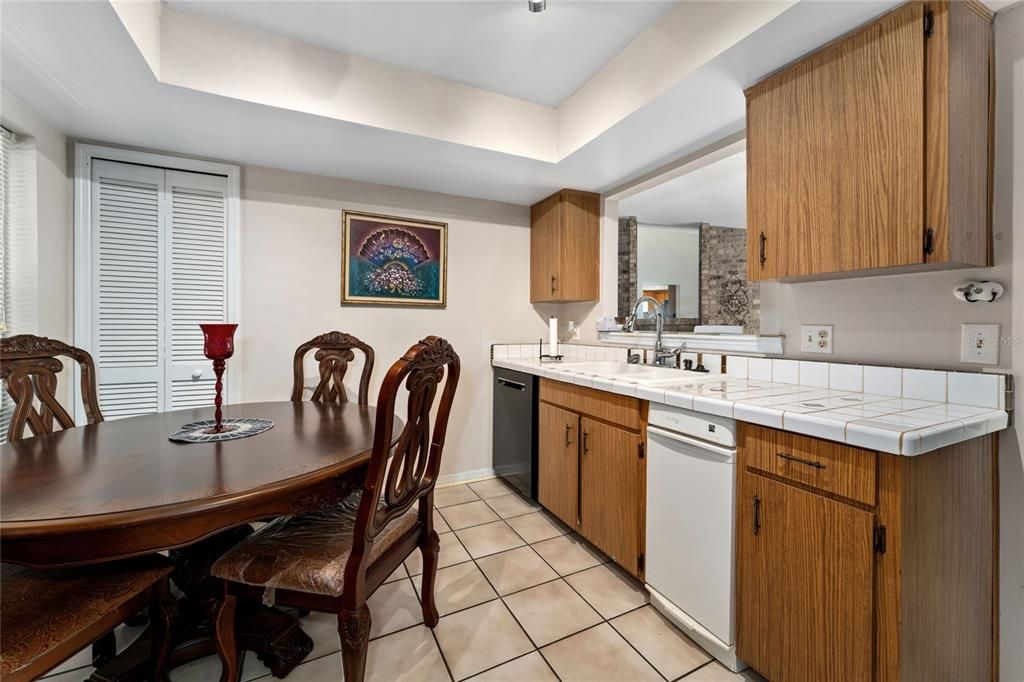 For Sale: $225,000 (2 beds, 2 baths, 1154 Square Feet)