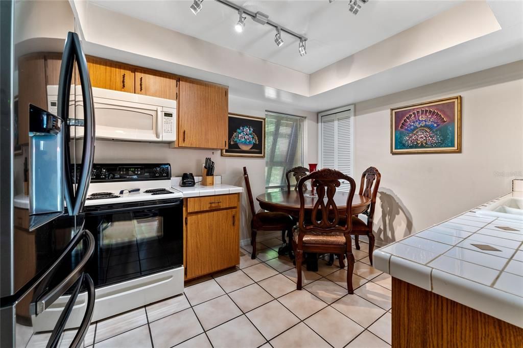 For Sale: $225,000 (2 beds, 2 baths, 1154 Square Feet)