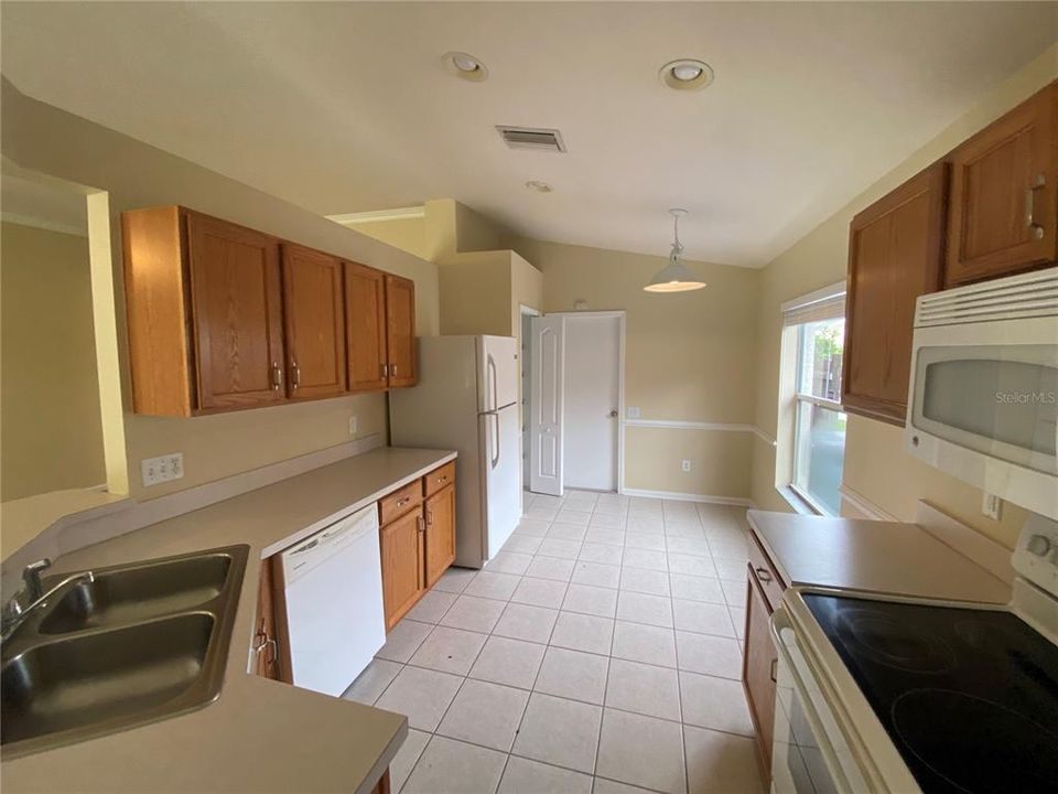 For Sale: $285,000 (3 beds, 2 baths, 1525 Square Feet)