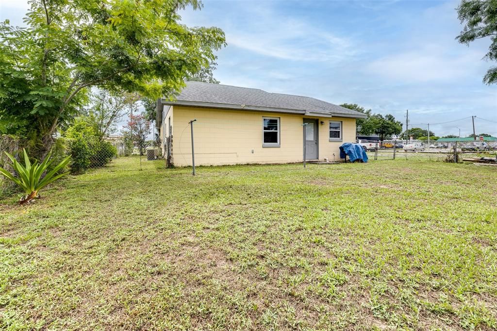 Active With Contract: $204,900 (3 beds, 1 baths, 1008 Square Feet)