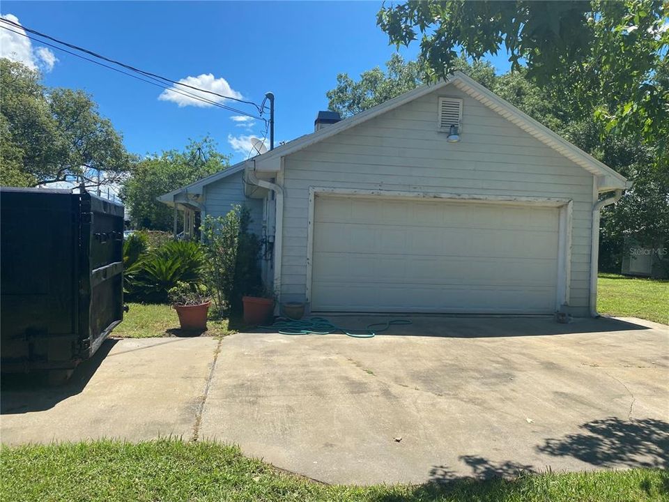 Active With Contract: $239,000 (3 beds, 2 baths, 1100 Square Feet)