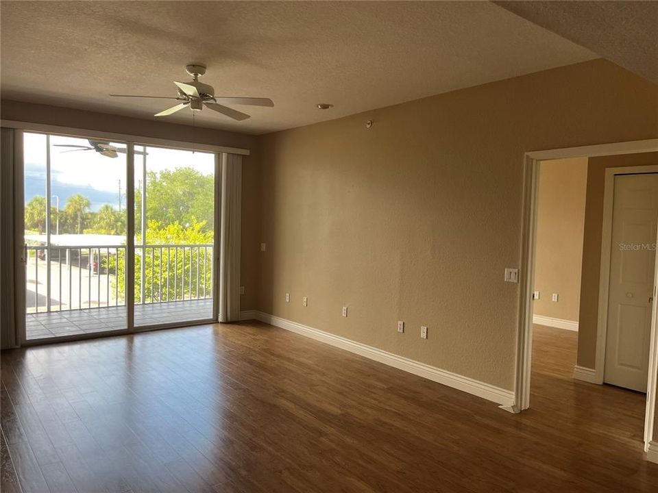 For Rent: $2,300 (2 beds, 2 baths, 1365 Square Feet)