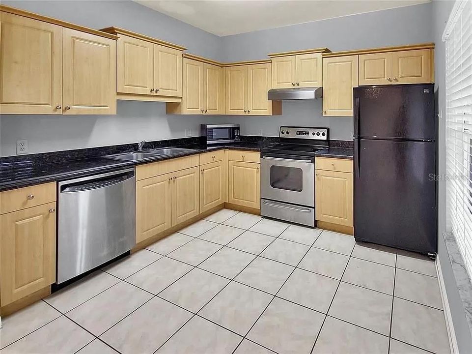 For Rent: $2,100 (3 beds, 2 baths, 1282 Square Feet)