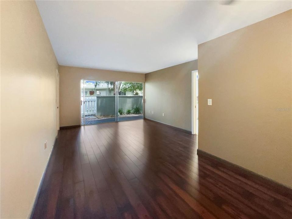 For Sale: $190,000 (2 beds, 1 baths, 1104 Square Feet)