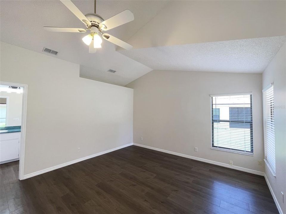 For Sale: $325,000 (2 beds, 2 baths, 1537 Square Feet)