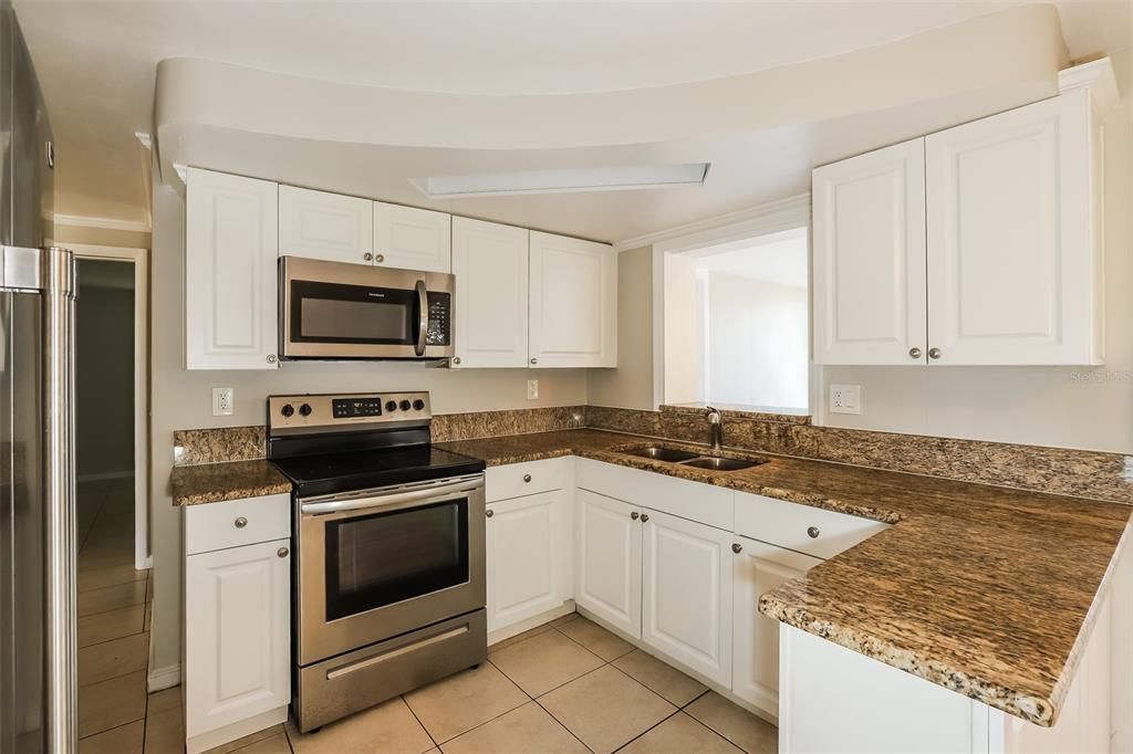 For Sale: $249,999 (3 beds, 1 baths, 1226 Square Feet)
