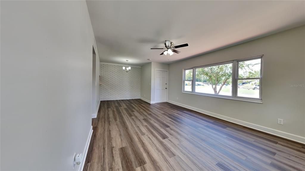 Active With Contract: $390,000 (3 beds, 2 baths, 1246 Square Feet)