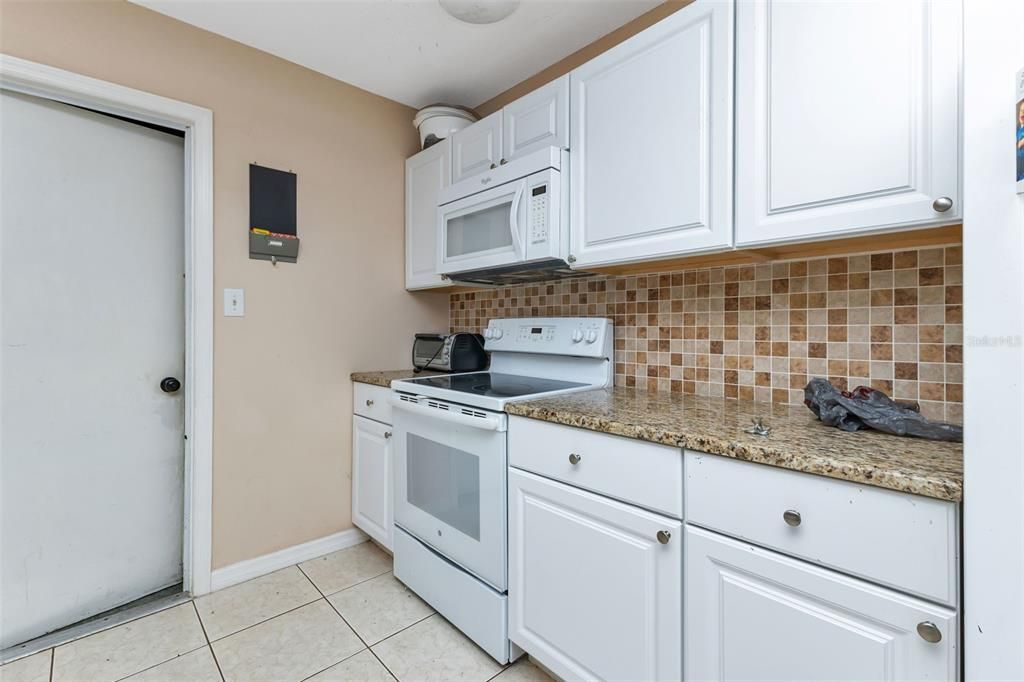 Active With Contract: $145,000 (2 beds, 2 baths, 1421 Square Feet)