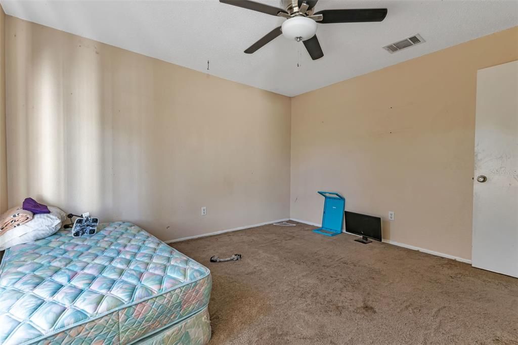 Active With Contract: $145,000 (2 beds, 2 baths, 1421 Square Feet)