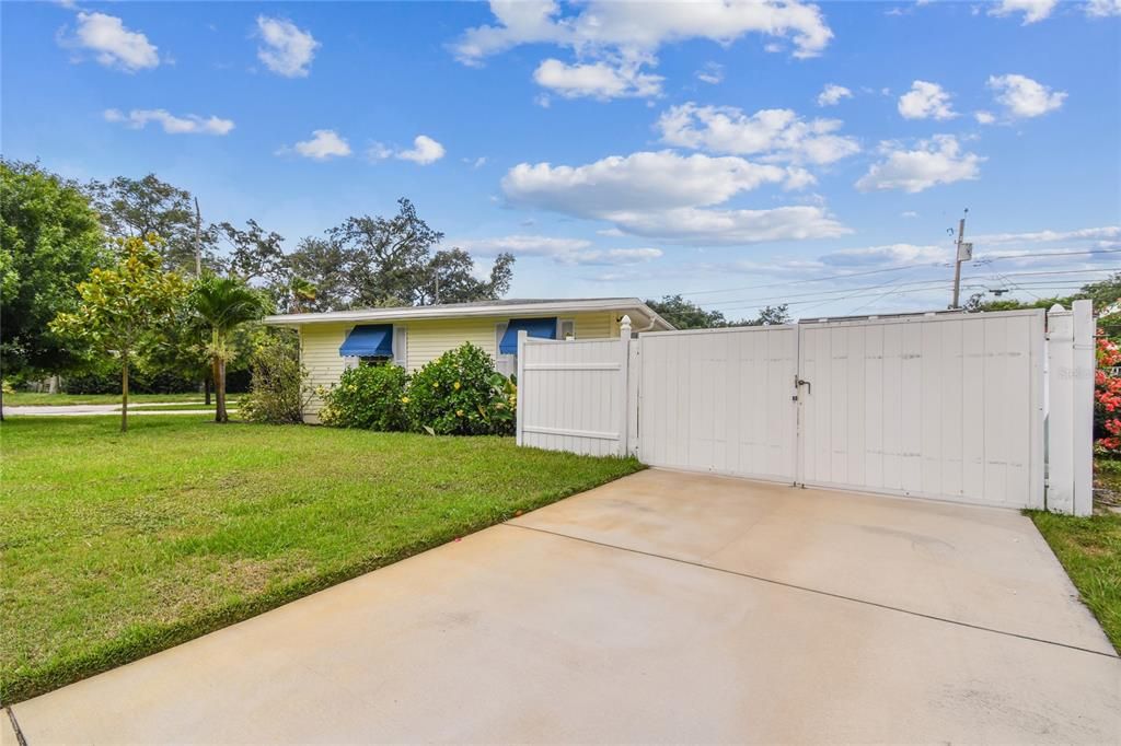 For Sale: $615,000 (3 beds, 3 baths, 1662 Square Feet)