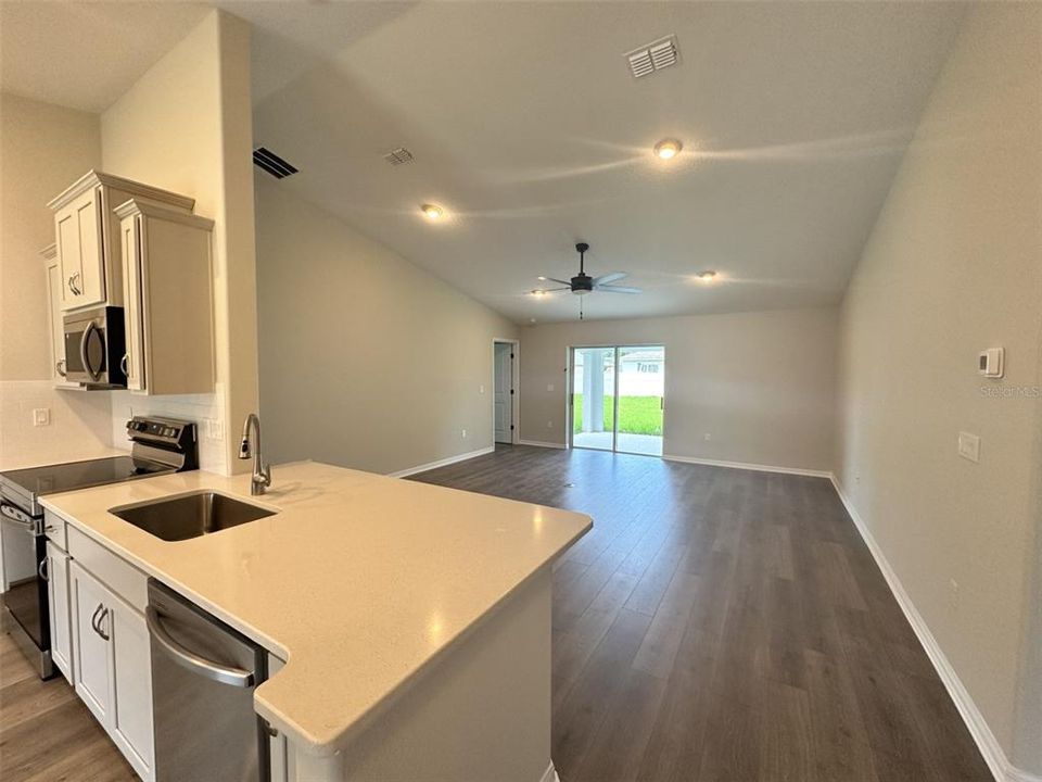 Active With Contract: $346,900 (3 beds, 2 baths, 1596 Square Feet)