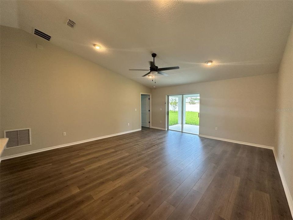 Active With Contract: $346,900 (3 beds, 2 baths, 1596 Square Feet)