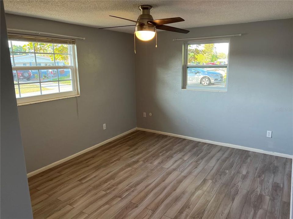 For Rent: $1,800 (3 beds, 1 baths, 988 Square Feet)