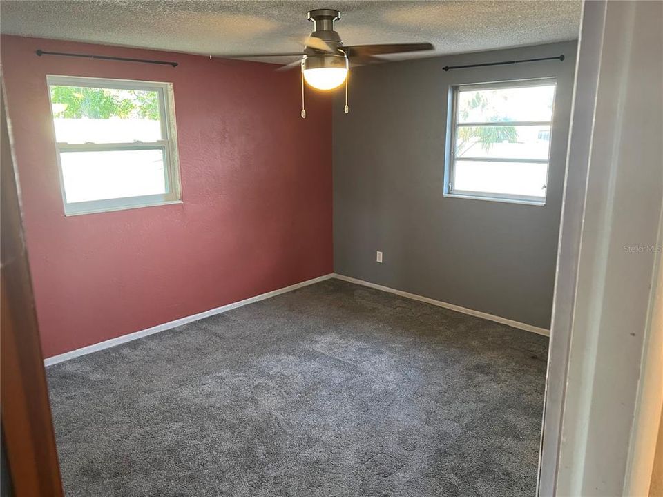 For Rent: $1,800 (3 beds, 1 baths, 988 Square Feet)