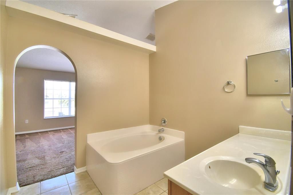 For Sale: $395,000 (5 beds, 2 baths, 2952 Square Feet)