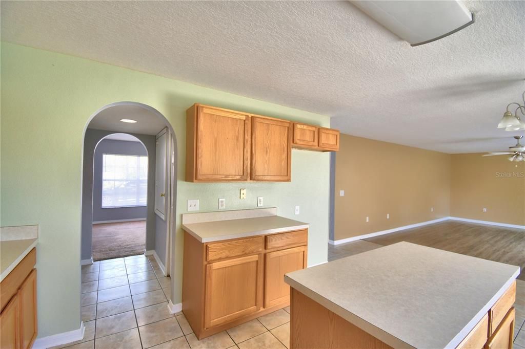 For Sale: $395,000 (5 beds, 2 baths, 2952 Square Feet)