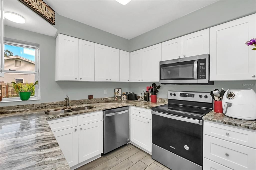 For Sale: $368,000 (3 beds, 3 baths, 1332 Square Feet)