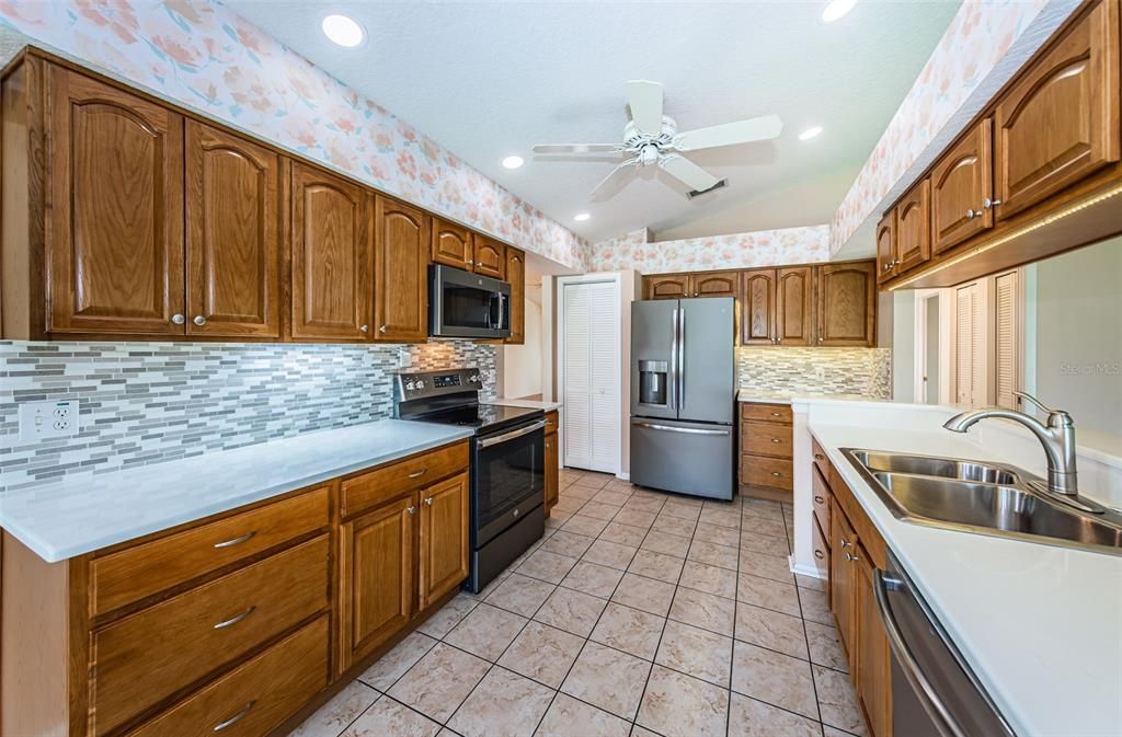 For Sale: $415,000 (2 beds, 2 baths, 1855 Square Feet)