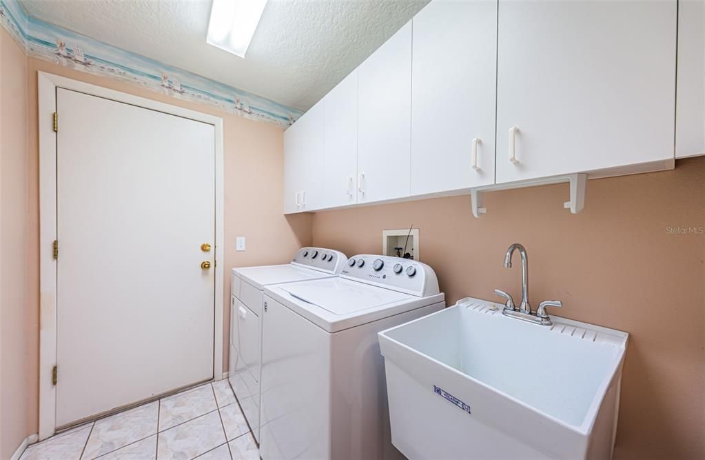 For Sale: $415,000 (2 beds, 2 baths, 1855 Square Feet)