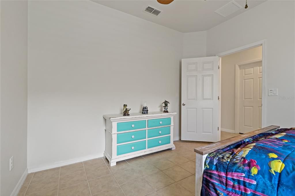 For Sale: $375,000 (3 beds, 2 baths, 1876 Square Feet)