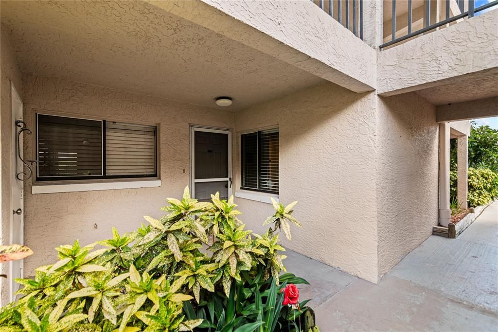 For Sale: $154,888 (2 beds, 2 baths, 1001 Square Feet)