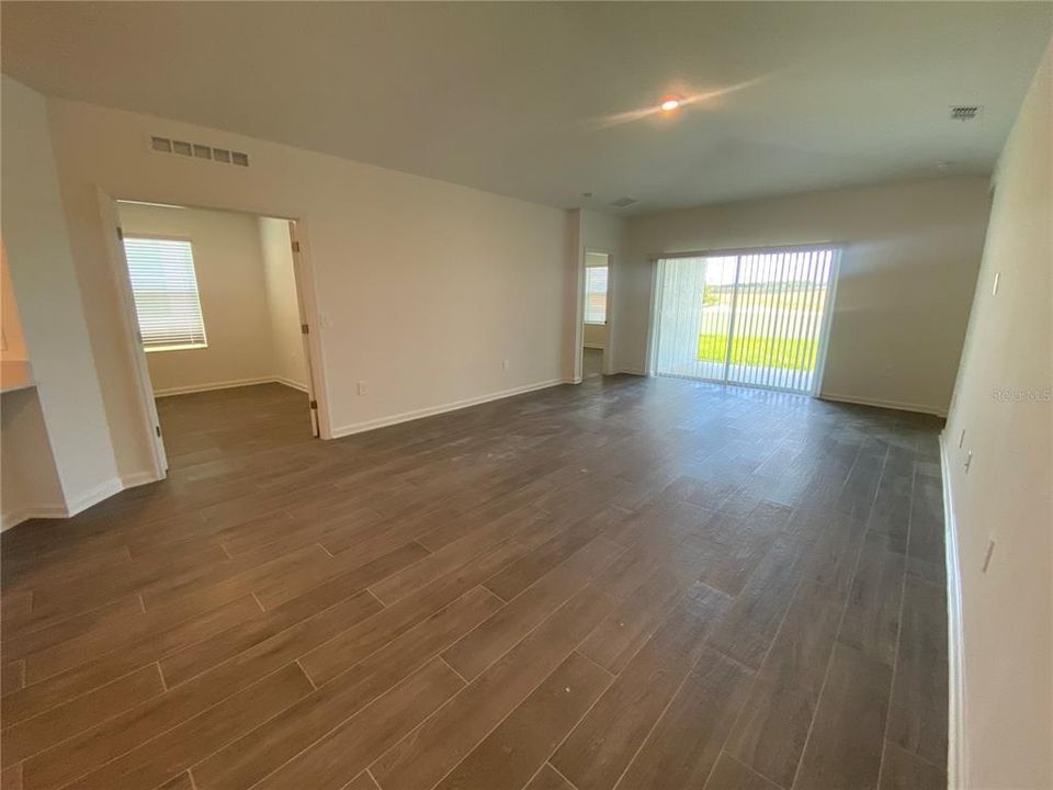 For Rent: $2,595 (3 beds, 2 baths, 2109 Square Feet)