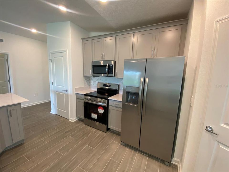 For Rent: $2,595 (3 beds, 2 baths, 2109 Square Feet)