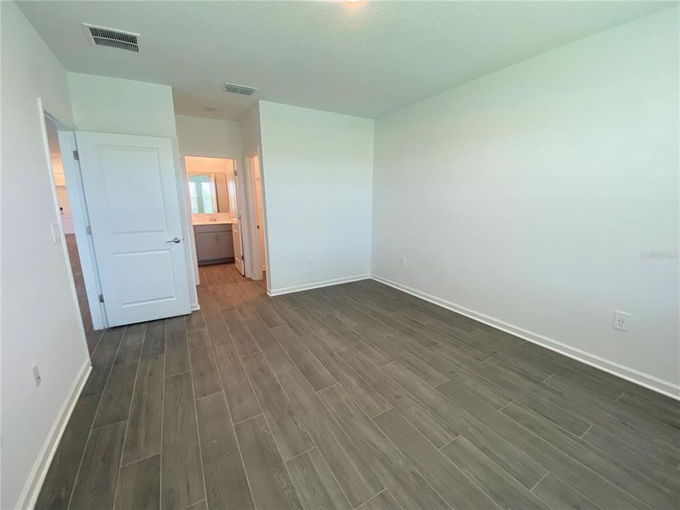 For Rent: $2,595 (3 beds, 2 baths, 2109 Square Feet)