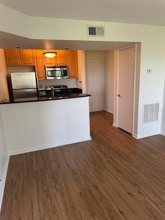 For Rent: $1,345 (1 beds, 1 baths, 485 Square Feet)