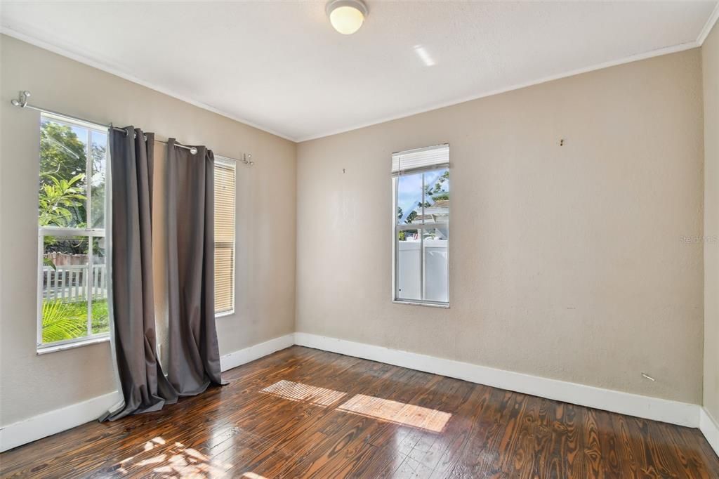 For Sale: $265,000 (2 beds, 1 baths, 672 Square Feet)